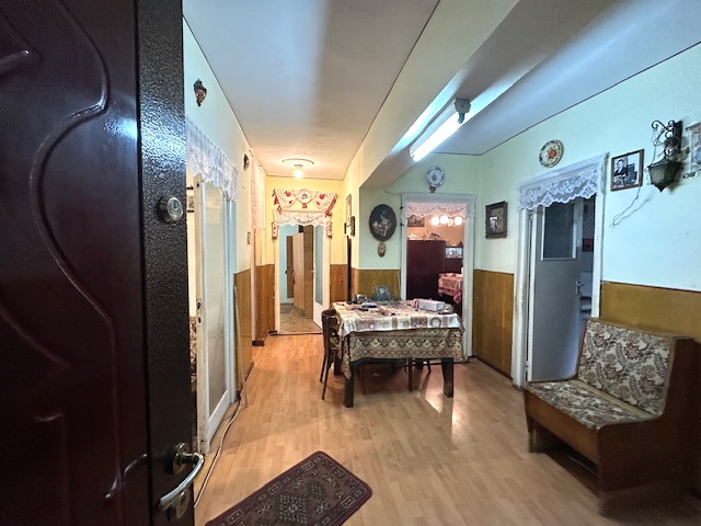 De închiriat apartament decomandat cu 3 camere-parter-Splaiul Crișanei