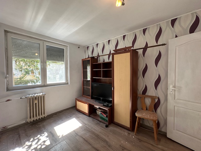 Apartament decomandat cu 2 camere la parter-Borsecului